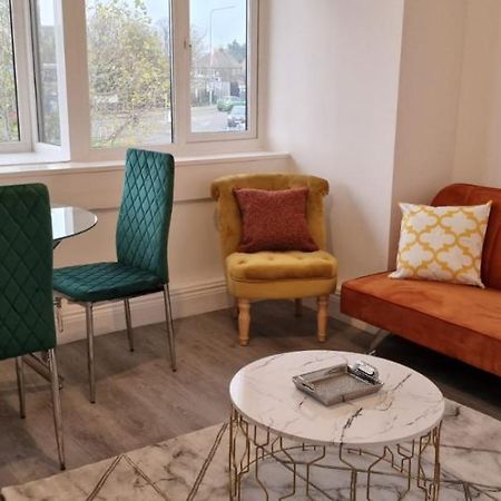 1 Bedroom Apartment - Flitwick - Contractor Friendly - Tourist Ready - Full Kitchen - Wifi - Smart Tv - Sofa Bed - Free Parking - Ideal For Short Or Long Stays Ngoại thất bức ảnh