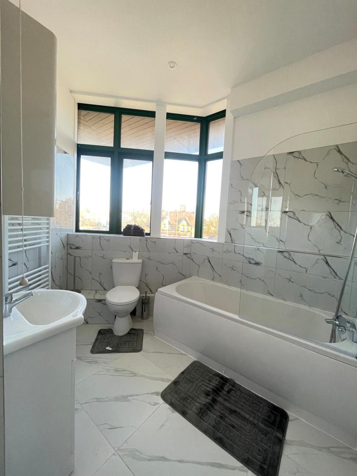1 Bedroom Apartment - Flitwick - Contractor Friendly - Tourist Ready - Full Kitchen - Wifi - Smart Tv - Sofa Bed - Free Parking - Ideal For Short Or Long Stays Ngoại thất bức ảnh