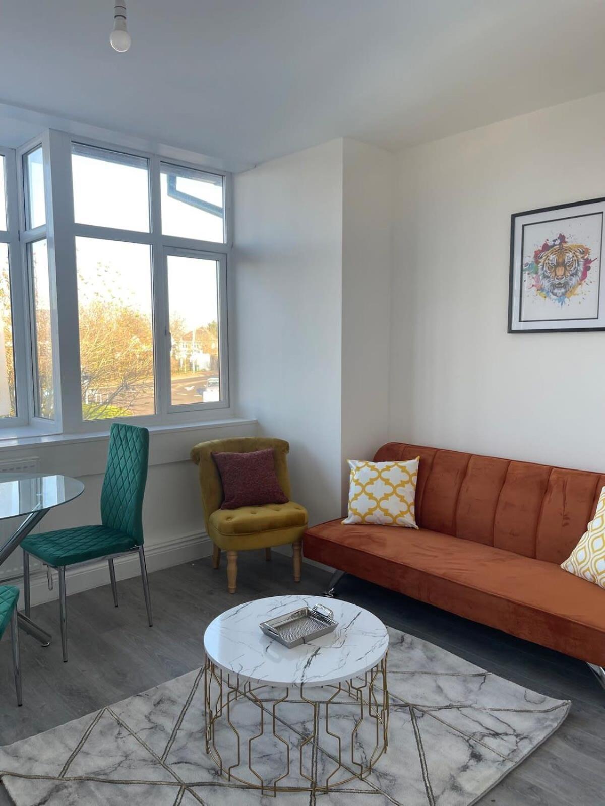 1 Bedroom Apartment - Flitwick - Contractor Friendly - Tourist Ready - Full Kitchen - Wifi - Smart Tv - Sofa Bed - Free Parking - Ideal For Short Or Long Stays Ngoại thất bức ảnh