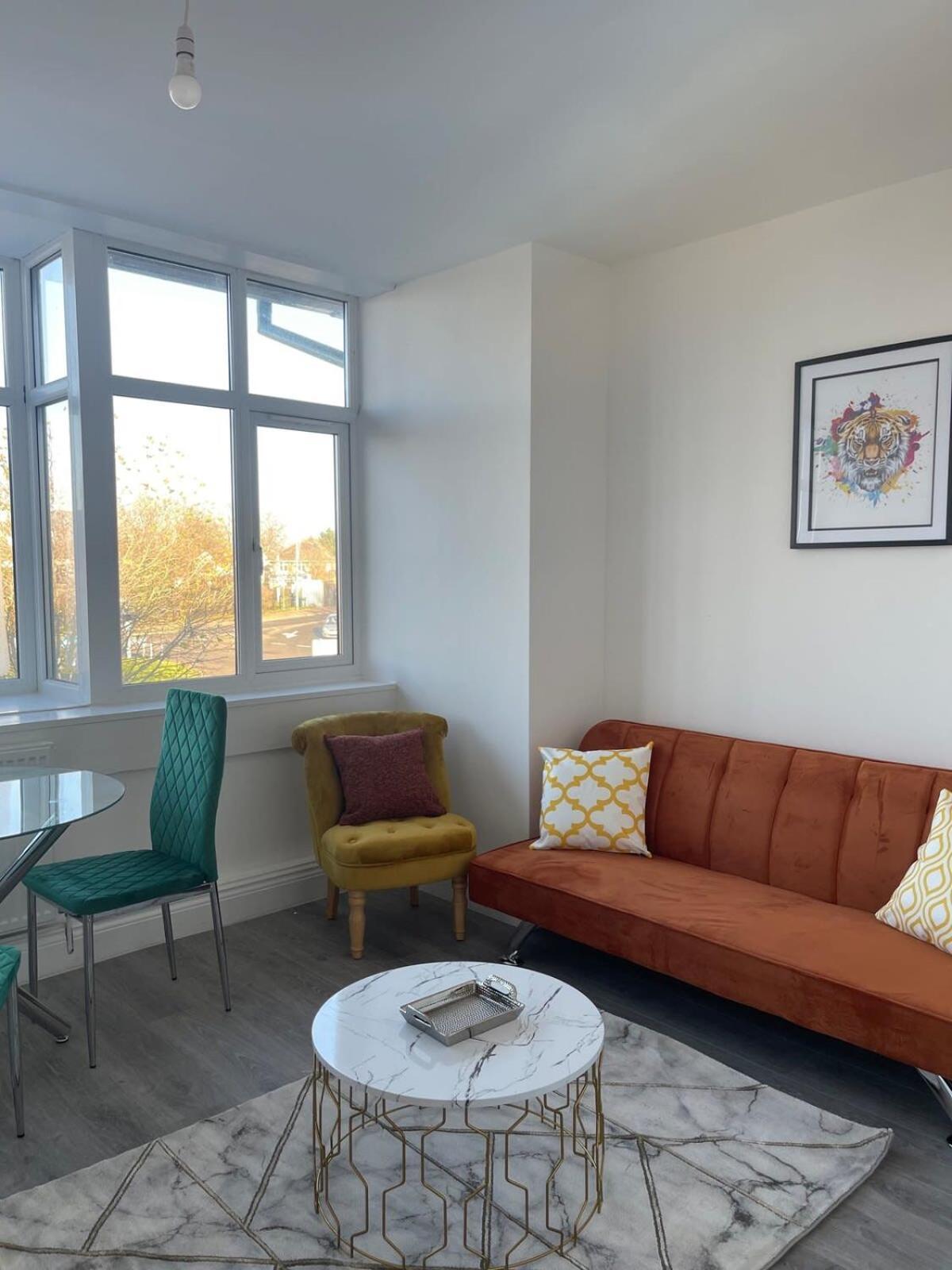 1 Bedroom Apartment - Flitwick - Contractor Friendly - Tourist Ready - Full Kitchen - Wifi - Smart Tv - Sofa Bed - Free Parking - Ideal For Short Or Long Stays Ngoại thất bức ảnh
