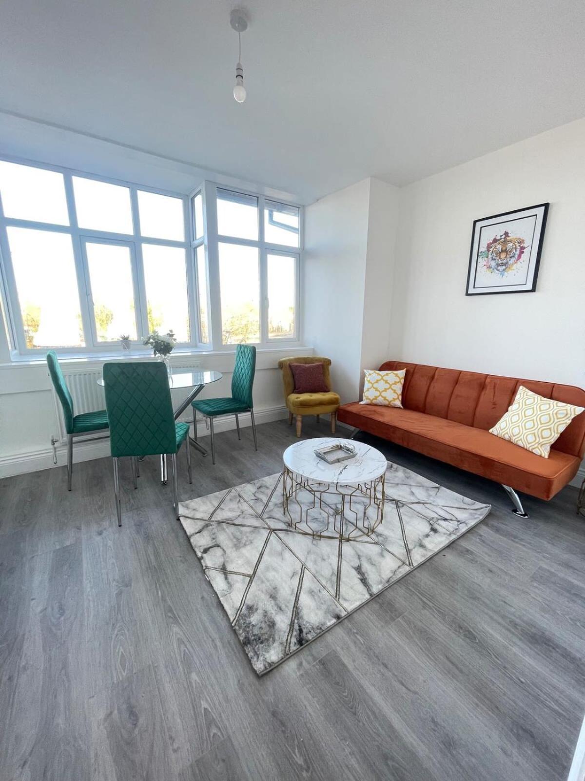 1 Bedroom Apartment - Flitwick - Contractor Friendly - Tourist Ready - Full Kitchen - Wifi - Smart Tv - Sofa Bed - Free Parking - Ideal For Short Or Long Stays Ngoại thất bức ảnh